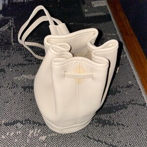 Vintage Coach Off-White Cream Leather Bixby Bucket Sling Bag 9984
